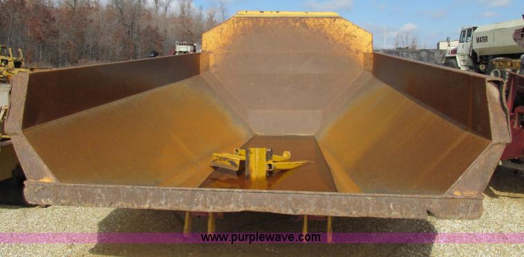 image for item F4722 Komatsu HM350 bed and lift cylinders