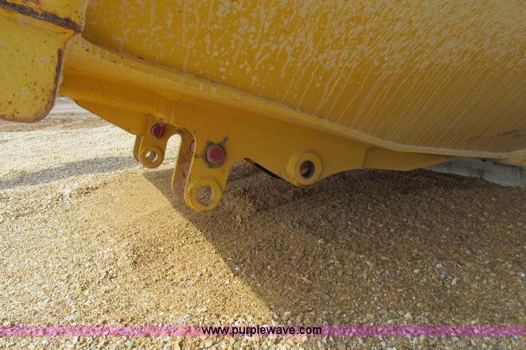 image for item F4722 Komatsu HM350 bed and lift cylinders