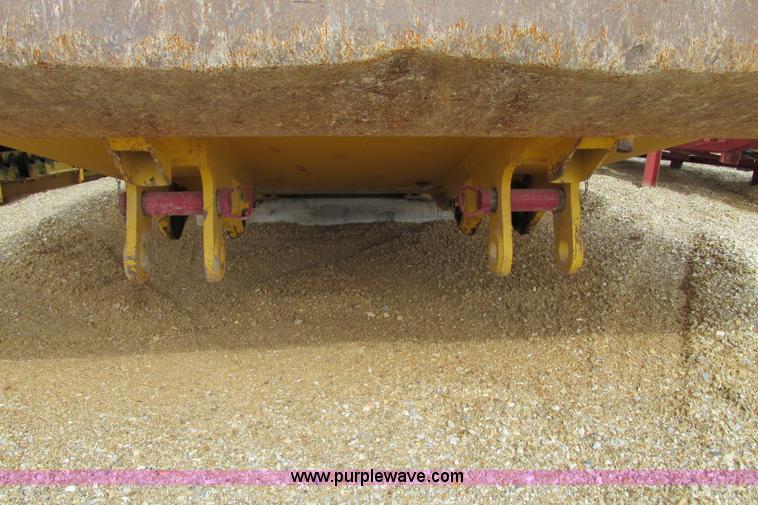 image for item F4722 Komatsu HM350 bed and lift cylinders