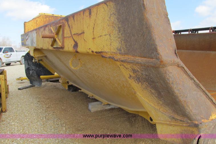 image for item F4722 Komatsu HM350 bed and lift cylinders