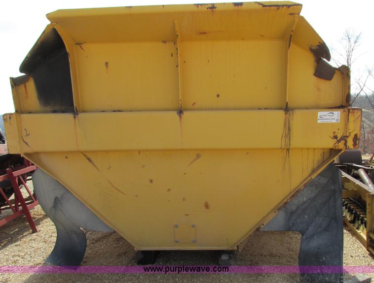 image for item F4722 Komatsu HM350 bed and lift cylinders