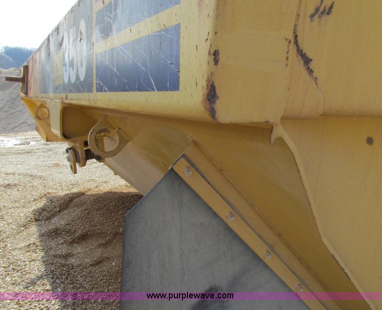 image for item F4722 Komatsu HM350 bed and lift cylinders