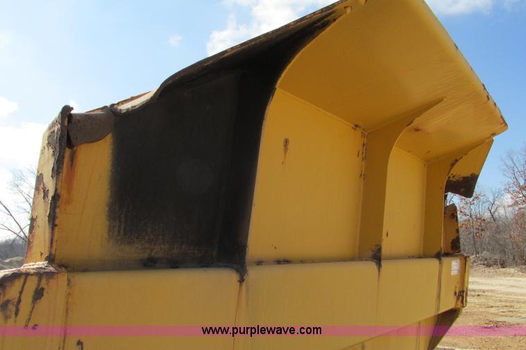 image for item F4722 Komatsu HM350 bed and lift cylinders