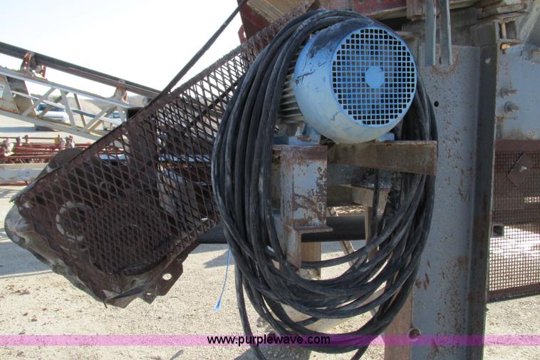 image for item F4731 Simplicity Screen electric single deck vibratory conveyor