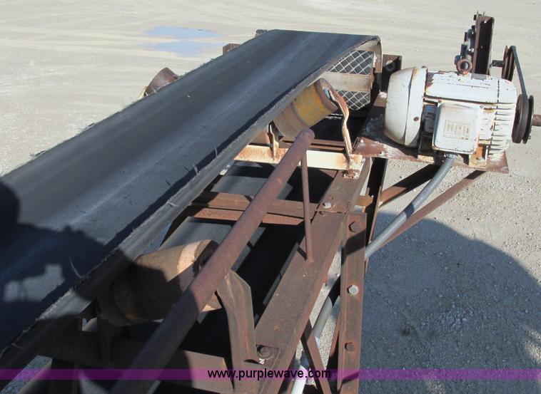 image for item F4733 Telesmith stacking conveyor