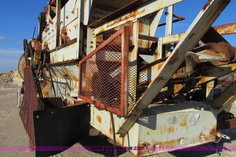 image for item F4737 Cedar Rapids three deck portable screen