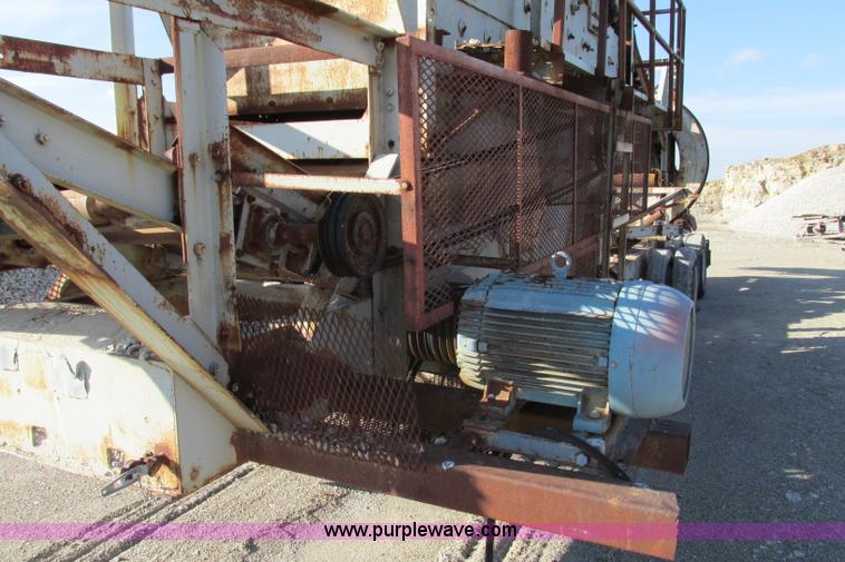 image for item F4737 Cedar Rapids three deck portable screen