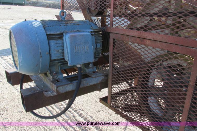 image for item F4737 Cedar Rapids three deck portable screen