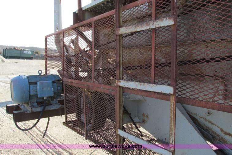 image for item F4737 Cedar Rapids three deck portable screen