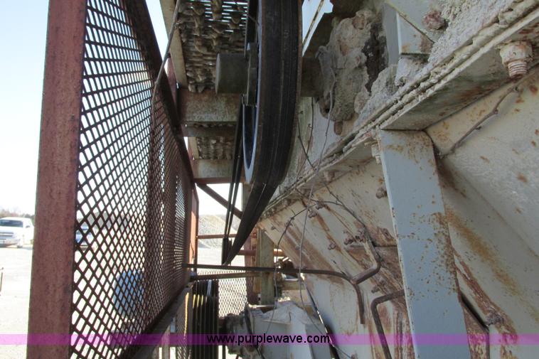 image for item F4737 Cedar Rapids three deck portable screen