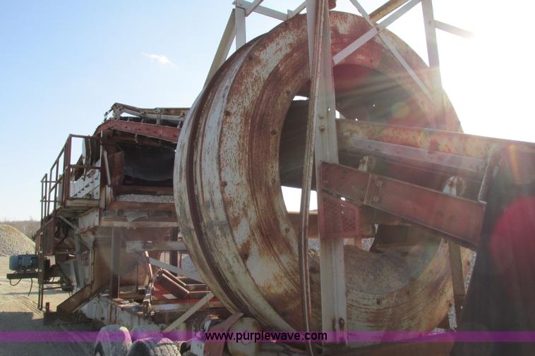 image for item F4737 Cedar Rapids three deck portable screen