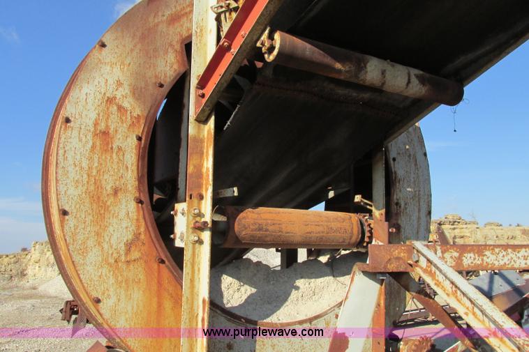 image for item F4737 Cedar Rapids three deck portable screen