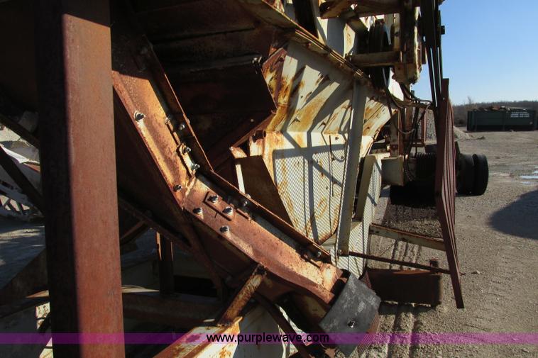 image for item F4737 Cedar Rapids three deck portable screen