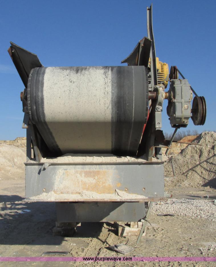 image for item F4740 Missouri Rogers 2436 portable jaw crusher