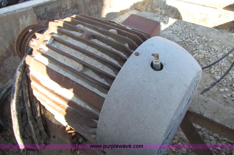 image for item F4740 Missouri Rogers 2436 portable jaw crusher