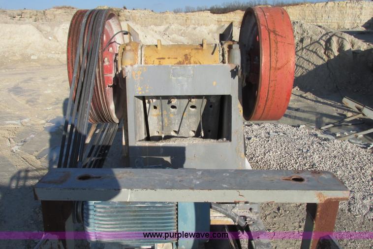 image for item F4740 Missouri Rogers 2436 portable jaw crusher