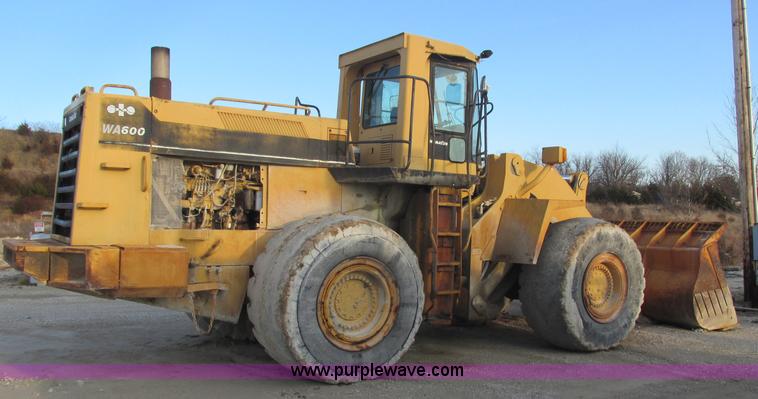 image for item F4746 1989 Komatsu WA600-1L  wheel loader