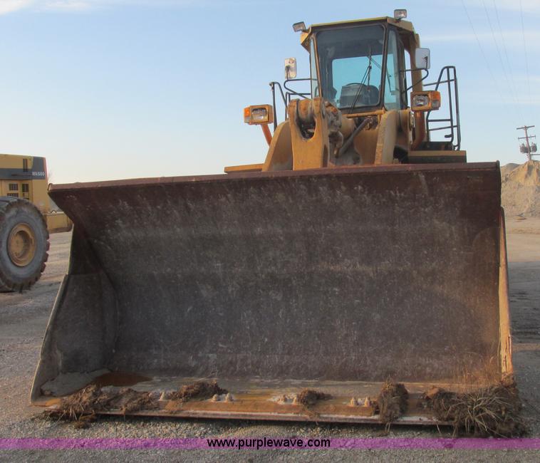 image for item F4746 1989 Komatsu WA600-1L  wheel loader