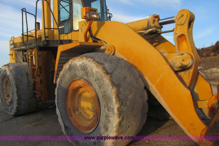 image for item F4746 1989 Komatsu WA600-1L  wheel loader