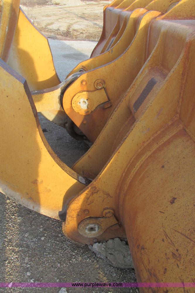 image for item F4746 1989 Komatsu WA600-1L  wheel loader