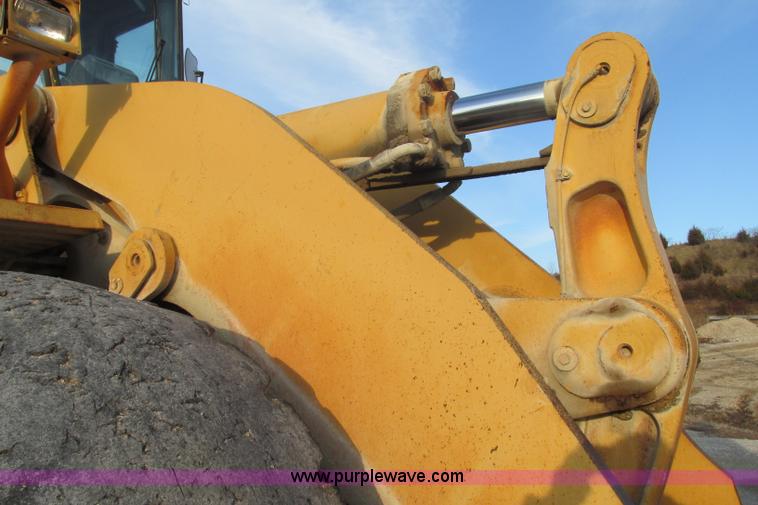 image for item F4746 1989 Komatsu WA600-1L  wheel loader