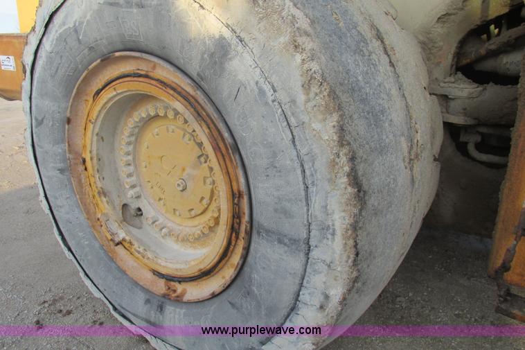image for item F4746 1989 Komatsu WA600-1L  wheel loader