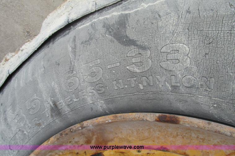 image for item F4746 1989 Komatsu WA600-1L  wheel loader