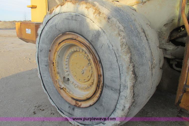 image for item F4746 1989 Komatsu WA600-1L  wheel loader