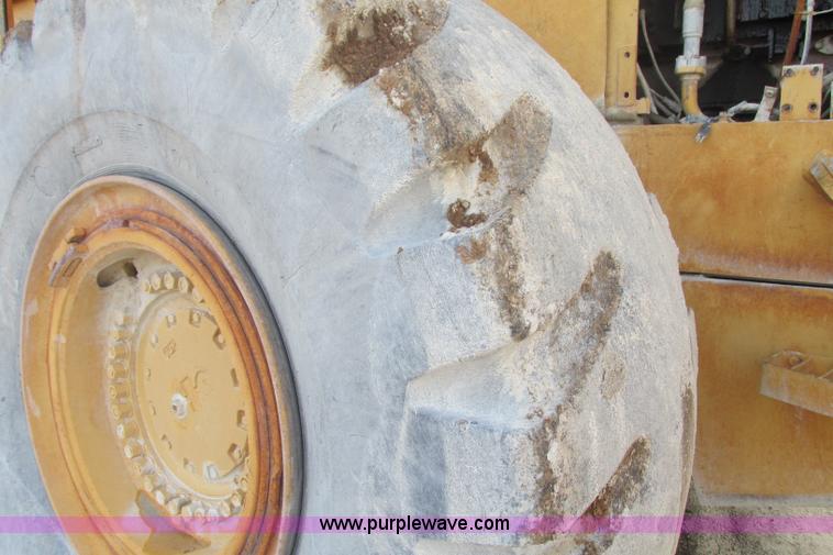 image for item F4746 1989 Komatsu WA600-1L  wheel loader
