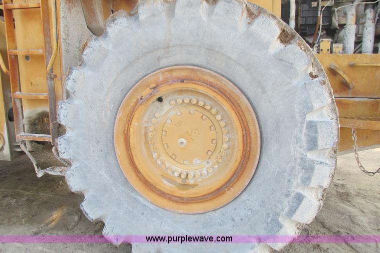 image for item F4746 1989 Komatsu WA600-1L  wheel loader