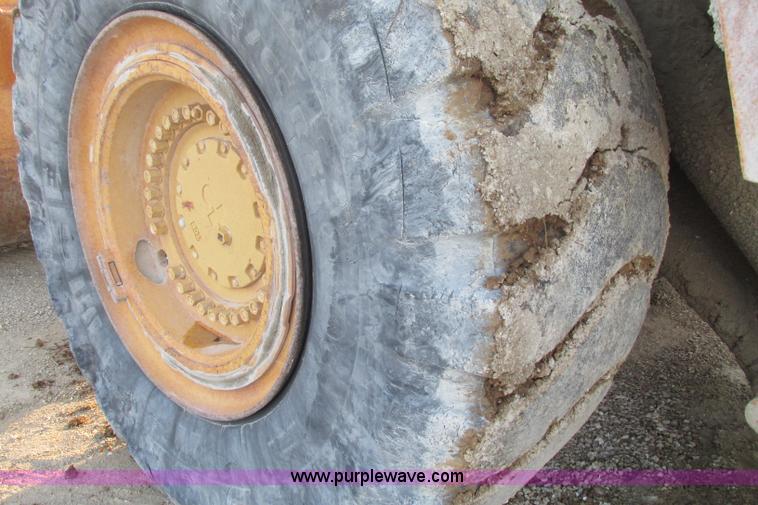 image for item F4746 1989 Komatsu WA600-1L  wheel loader