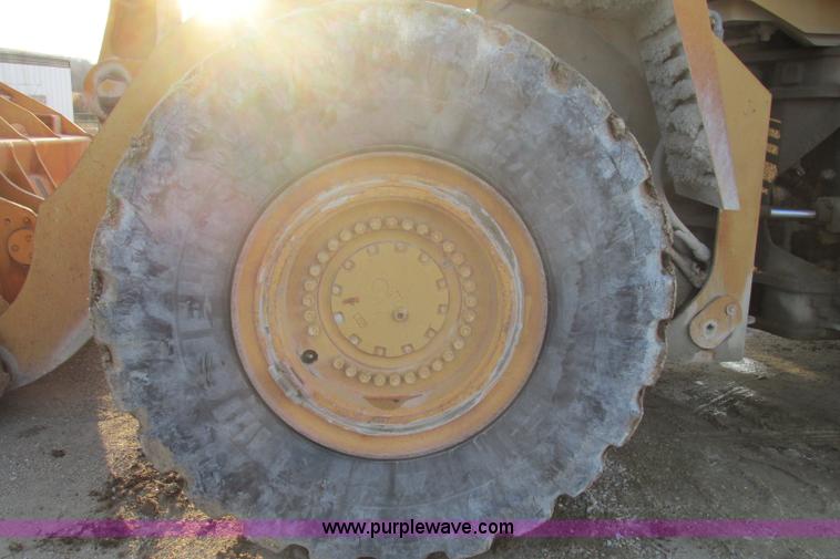 image for item F4746 1989 Komatsu WA600-1L  wheel loader