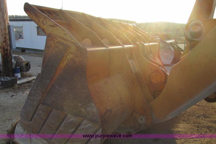 image for item F4746 1989 Komatsu WA600-1L  wheel loader