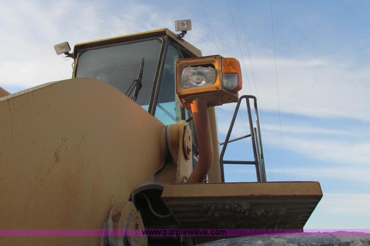 image for item F4746 1989 Komatsu WA600-1L  wheel loader