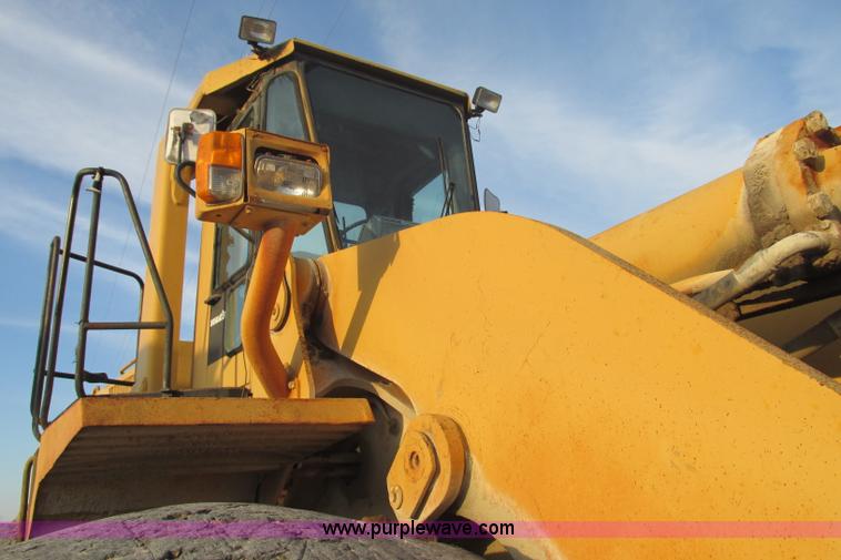 image for item F4746 1989 Komatsu WA600-1L  wheel loader
