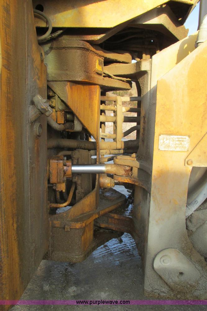 image for item F4746 1989 Komatsu WA600-1L  wheel loader