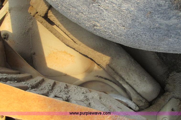 image for item F4746 1989 Komatsu WA600-1L  wheel loader