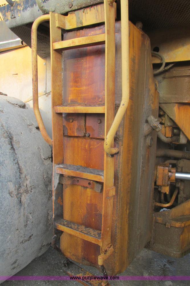 image for item F4746 1989 Komatsu WA600-1L  wheel loader