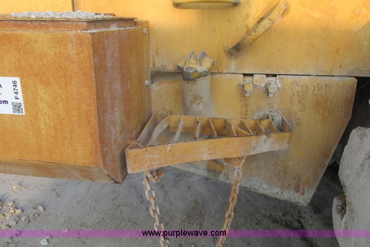 image for item F4746 1989 Komatsu WA600-1L  wheel loader