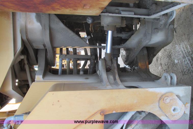 image for item F4746 1989 Komatsu WA600-1L  wheel loader