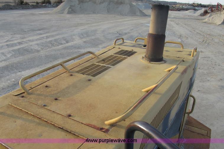 image for item F4746 1989 Komatsu WA600-1L  wheel loader