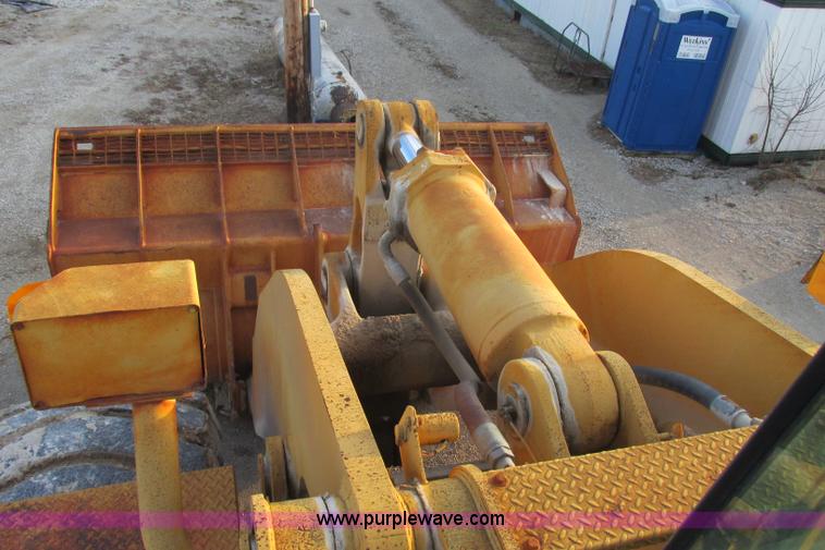 image for item F4746 1989 Komatsu WA600-1L  wheel loader