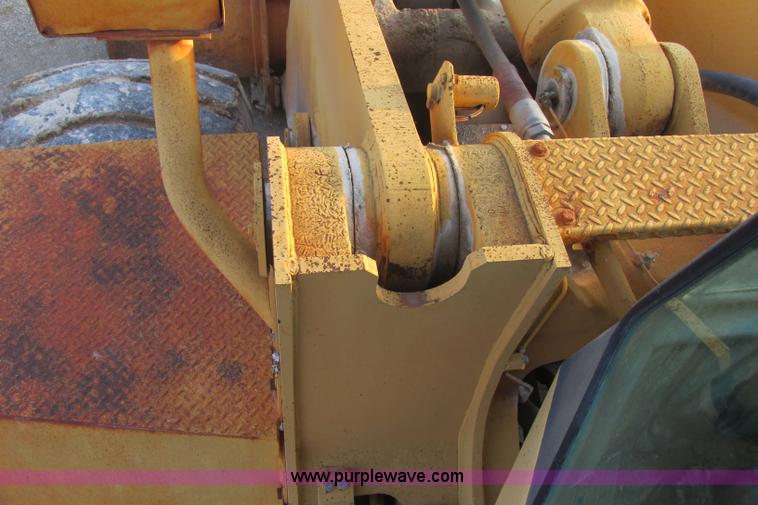 image for item F4746 1989 Komatsu WA600-1L  wheel loader