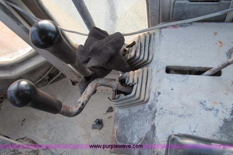 image for item F4746 1989 Komatsu WA600-1L  wheel loader