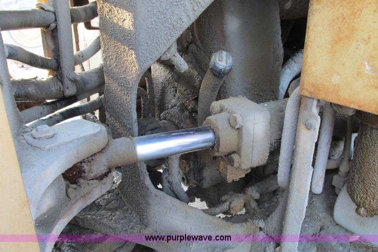 image for item F4746 1989 Komatsu WA600-1L  wheel loader