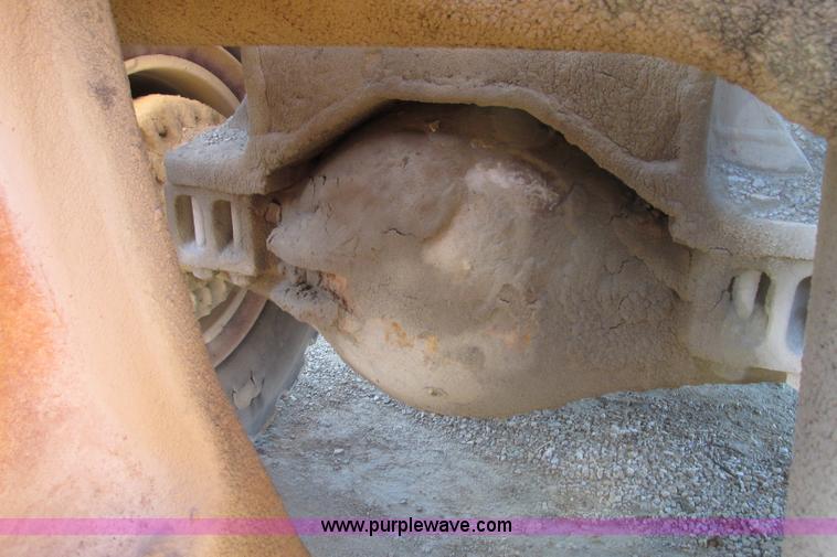 image for item F4746 1989 Komatsu WA600-1L  wheel loader