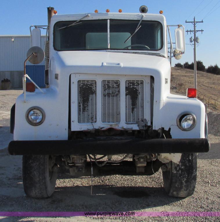 image for item F4749 1982 International Paystar 5000 water truck