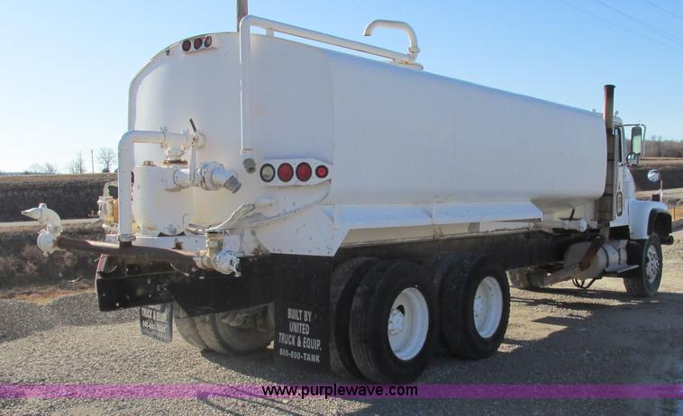 image for item F4749 1982 International Paystar 5000 water truck