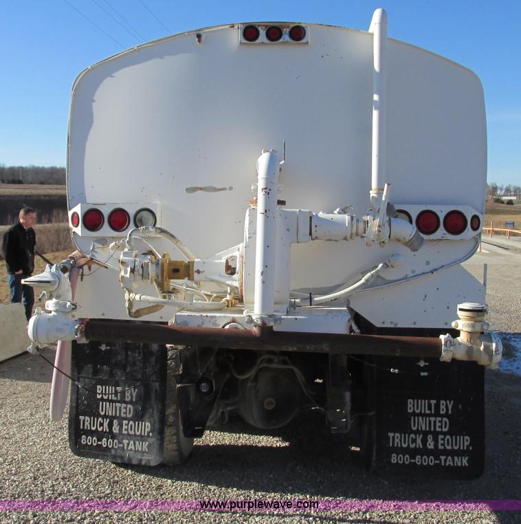 image for item F4749 1982 International Paystar 5000 water truck