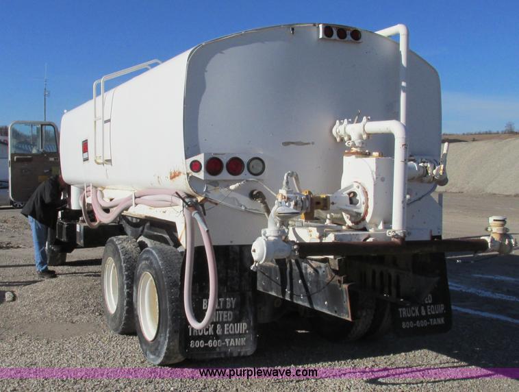 image for item F4749 1982 International Paystar 5000 water truck